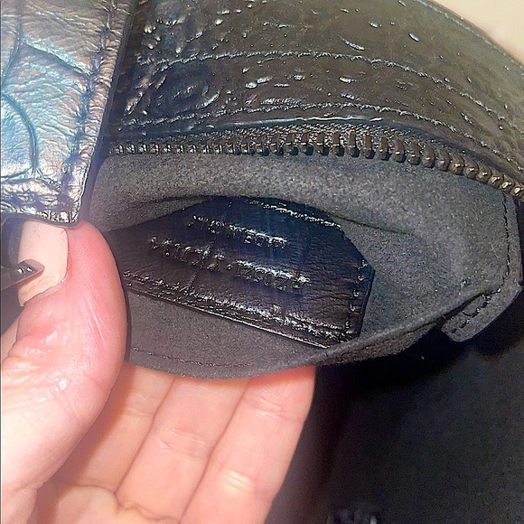 Saint Laurent Crocodile Caba Embossed Leather bag - Picture 7 of 7